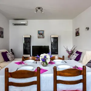 https://apartman-koraca.in-istria.net
