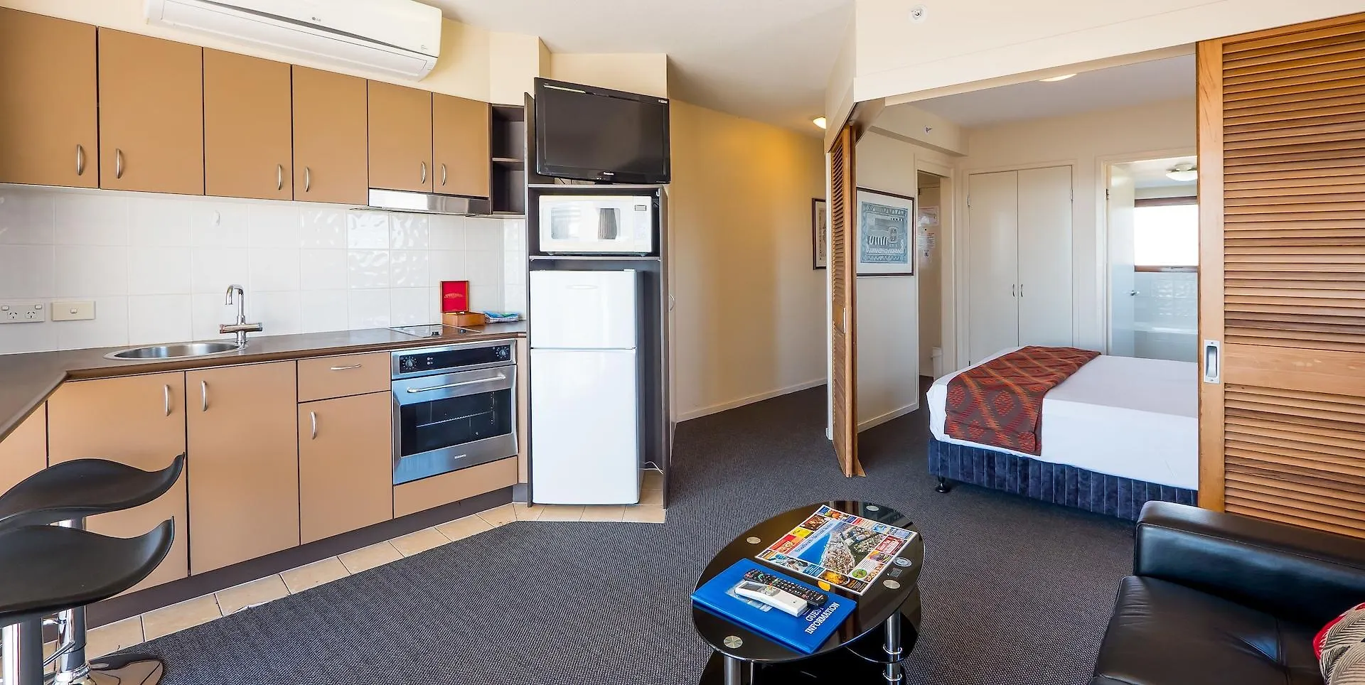 Broadbeach Savannah Resort 4*,